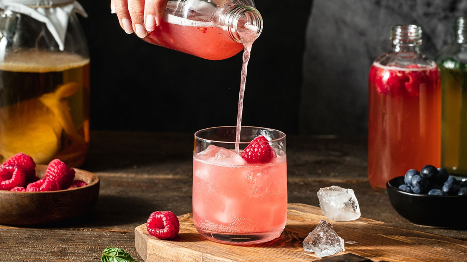 10 Evidence-Based Benefits of Kombucha Tea, According to a Dietitian