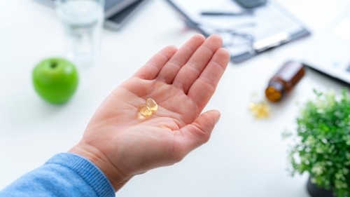 A Dietitian Discusses 11 Popular Herbs and Supplements for Menopause