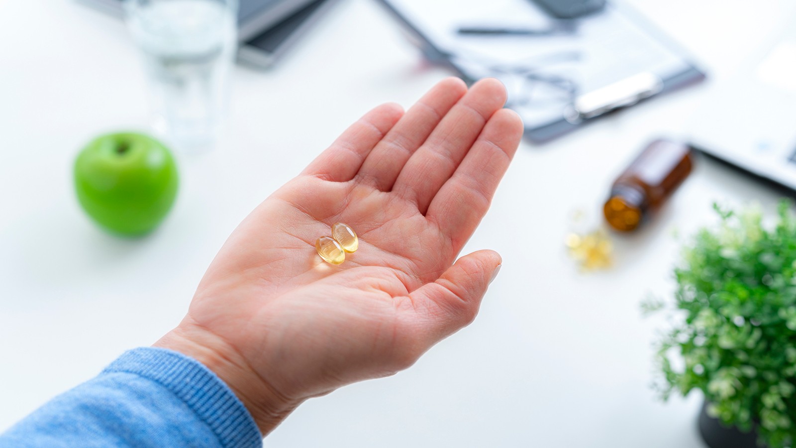 A Dietitian Discusses 11 Popular Herbs and Supplements for Menopause