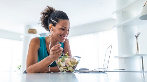 What to Eat Before and After a Workout, According to a Dietitian